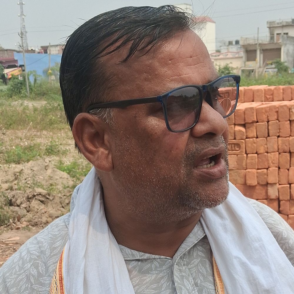 कुशीनगर में नहर की जमीन पर अवैध कब्जा:प्लॉट काटकर बेचने की शिकायत, प्रशासन ने जांच टीम बनाई