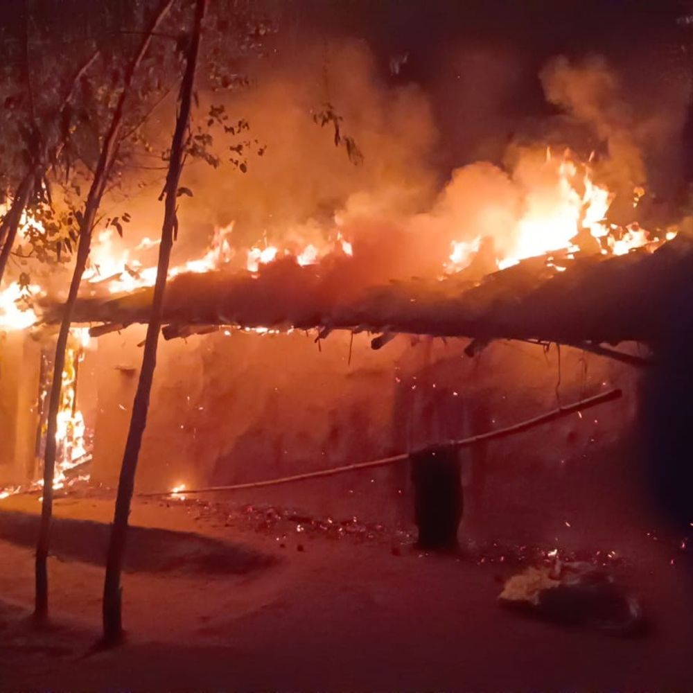 चित्रकूट के खोही में घर में आग:लाखों का सामान जला, परिवार को भारी नुकसान