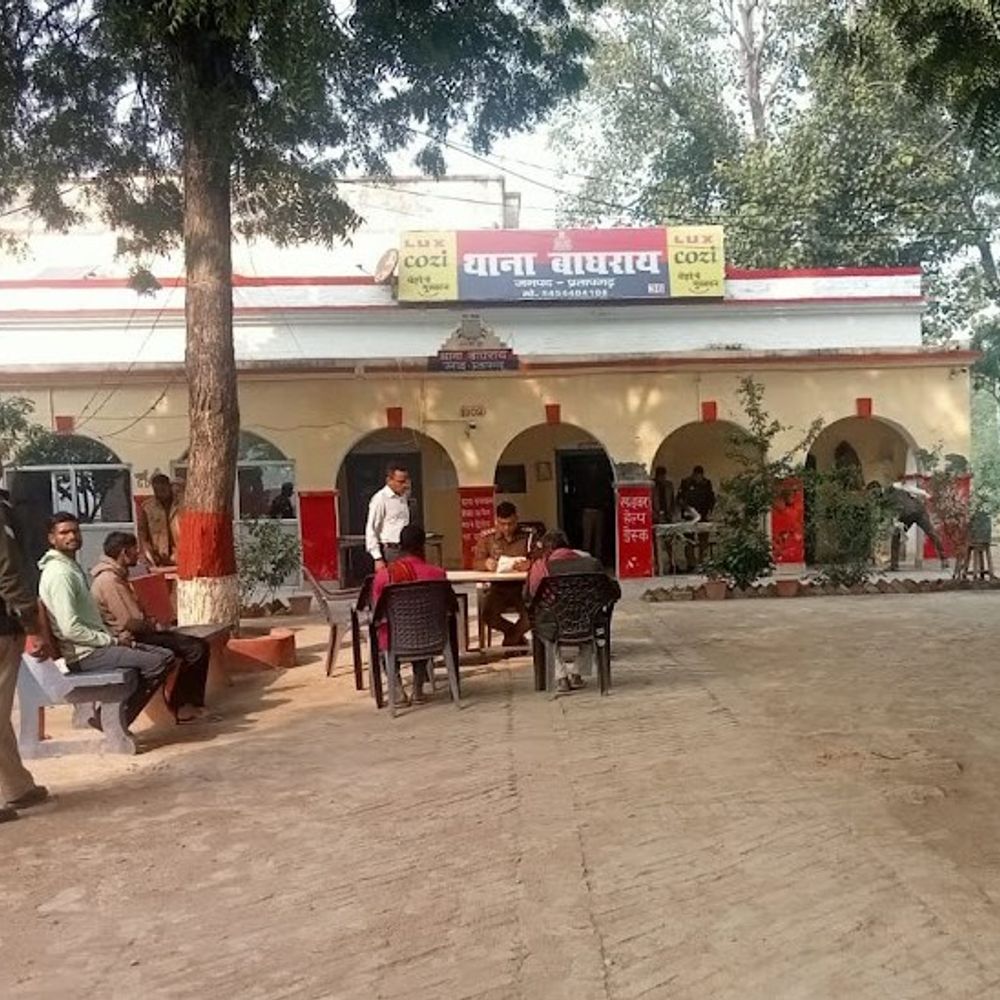 दहेज में कार न मिलने पर विवाहिता से मारपीट:दो साल पहले हुई थी शादी, प्रतापगढ़ में पति समेत 5 पर मुकदमा दर्ज