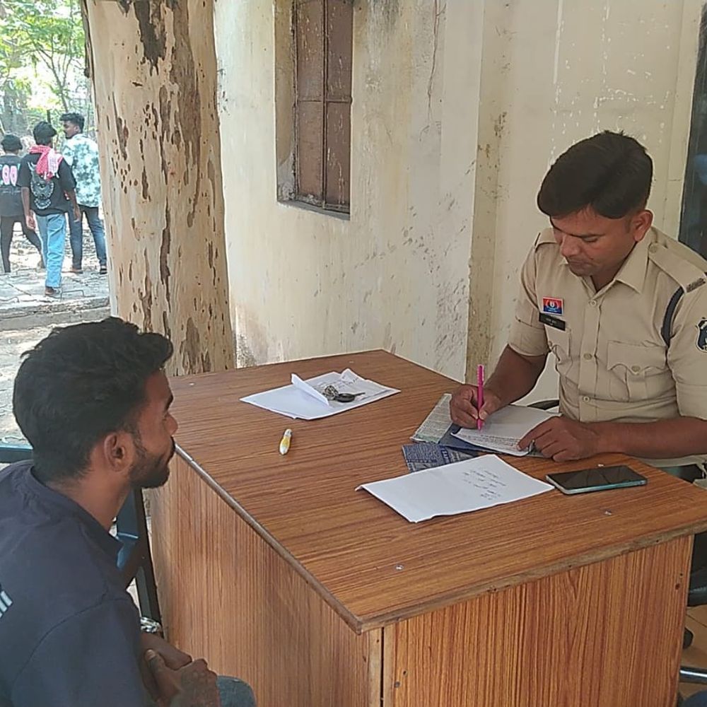 कोरबा में बाइक सवार तीन दोस्तों को ट्रेलर ने कुचला:  एक की मौत, दो घायल, शादी से लौटते वक्त हुआ हादसा, ट्रेलर चालक फरार – Korba News