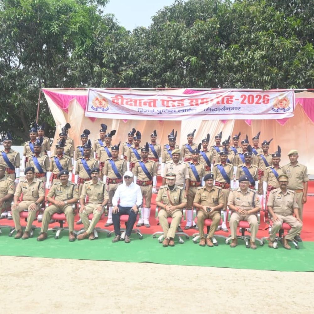 सिद्धार्थनगर में 299 आरक्षियों की पासिंग आउट परेड:DM ने ली सलामी, उत्कृष्ट जवानों को मिला सम्मान