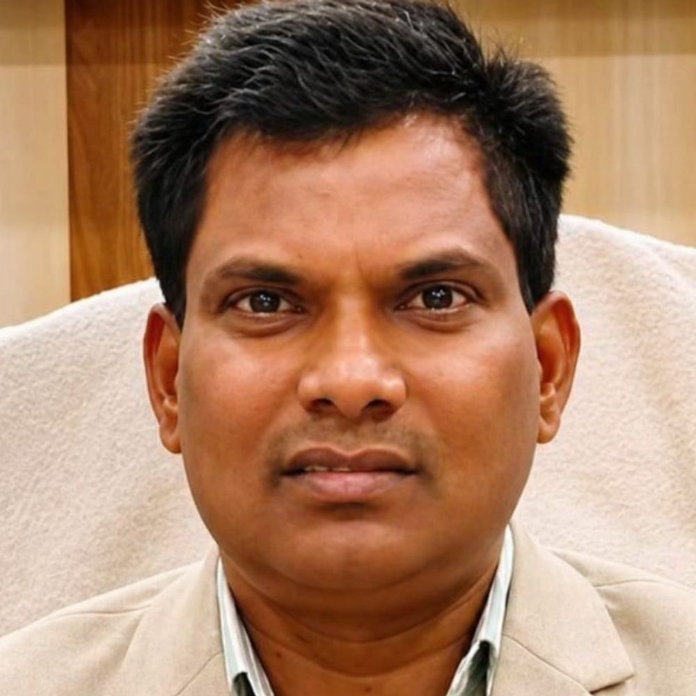 पीडी ने पाली भाषा में 74% से पास किया इंटरमीडिएट:महराजगंज परियोजना निदेशक रामदरश चौधरी ने प्रशासनिक जिम्मेदारियों के बीच हासिल की उपलब्धि