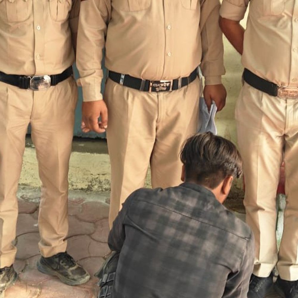 अशोकनगर में नाबालिग से ज्यादती, 33 घंटे में आरोपी अरेस्ट:बहला-फुसलाकर ले गया था विदिशा का युवक; रेलवे स्टेशन से मिली पीड़िता