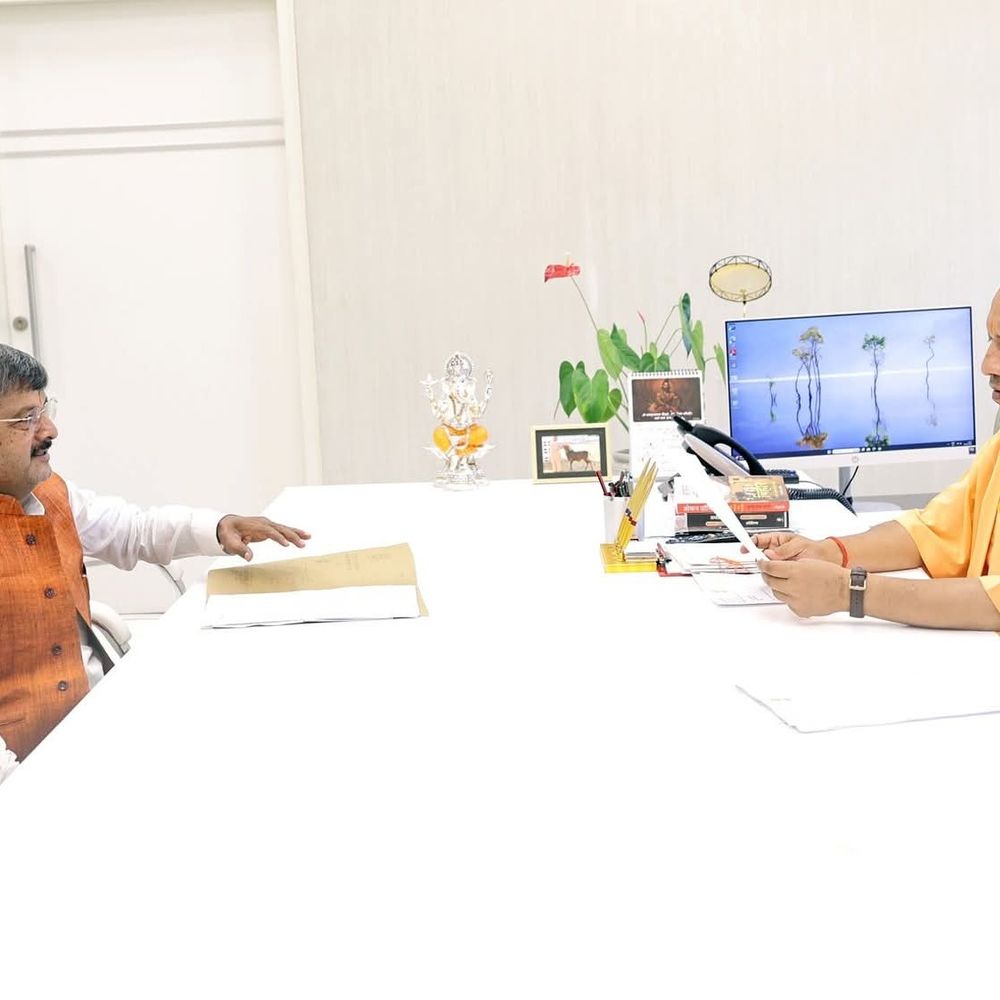 सीएम योगी से मिले रुदौली विधायक रामचंद्र यादव:रुदौली में अस्पताल, ट्रामा सेंटर व विद्युत उपकेंद्र की मांग, प्रतिमा अनावरण का आमंत्रण