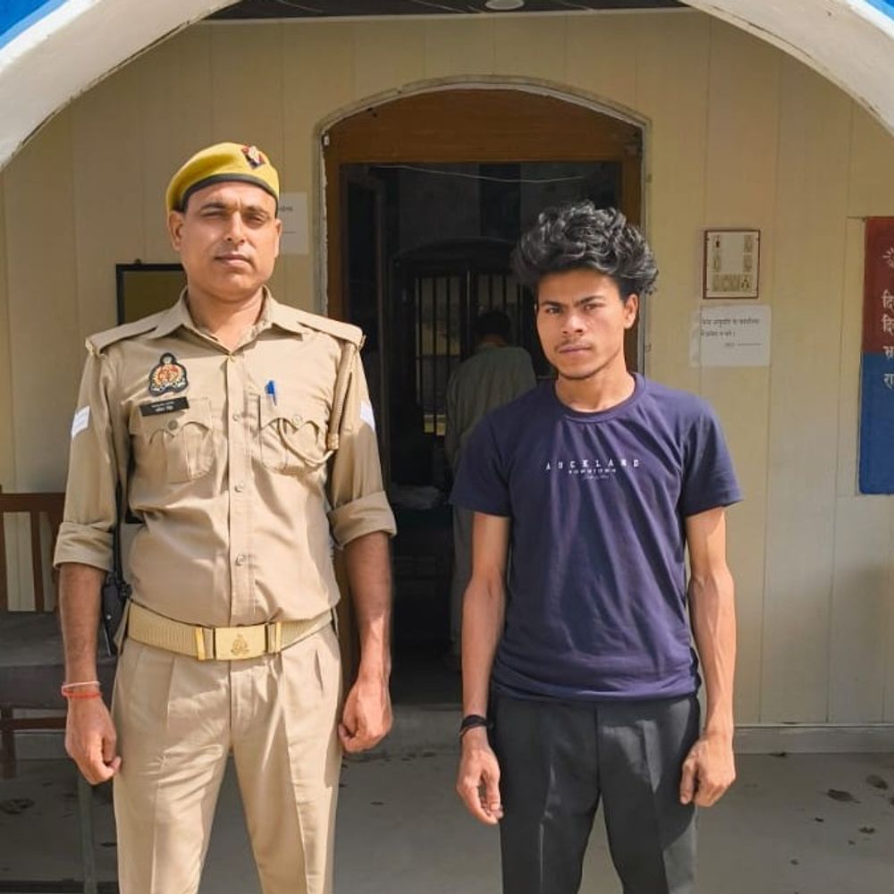 बलिया पुलिस ने दुष्कर्म-पॉक्सो एक्ट के आरोपी को पकड़ा:दो महीने से फरार आरोपी मुखबिर की सूचना पर गिरफ्तार