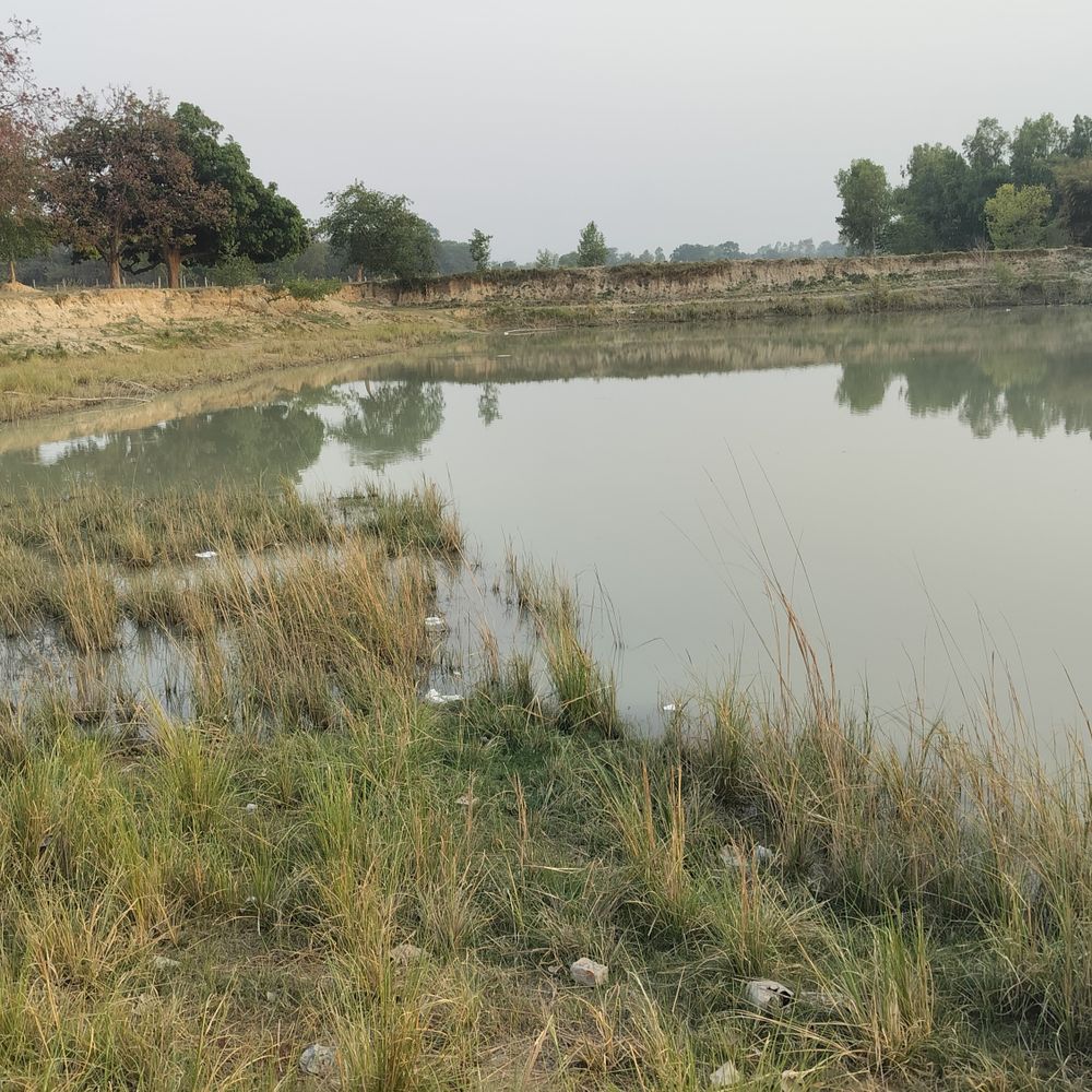 अयोध्या मंडल में 'अमृत सरोवर' योजना बेपटरी:2323 में से 866 तालाब सूखे, भूजल बचाने की जगह ट्यूबवेल से भरे जा रहे सरोवर