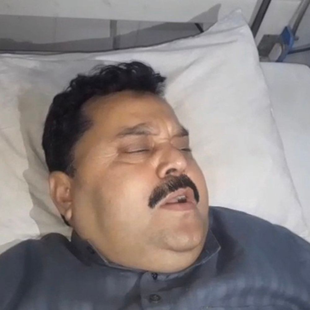 बदायूं में शादी में बीजेपी नेता को गोली लगी:हाथ से छूटकर रिवाल्वर गिरने से हुआ फायर, अस्पताल में भर्ती