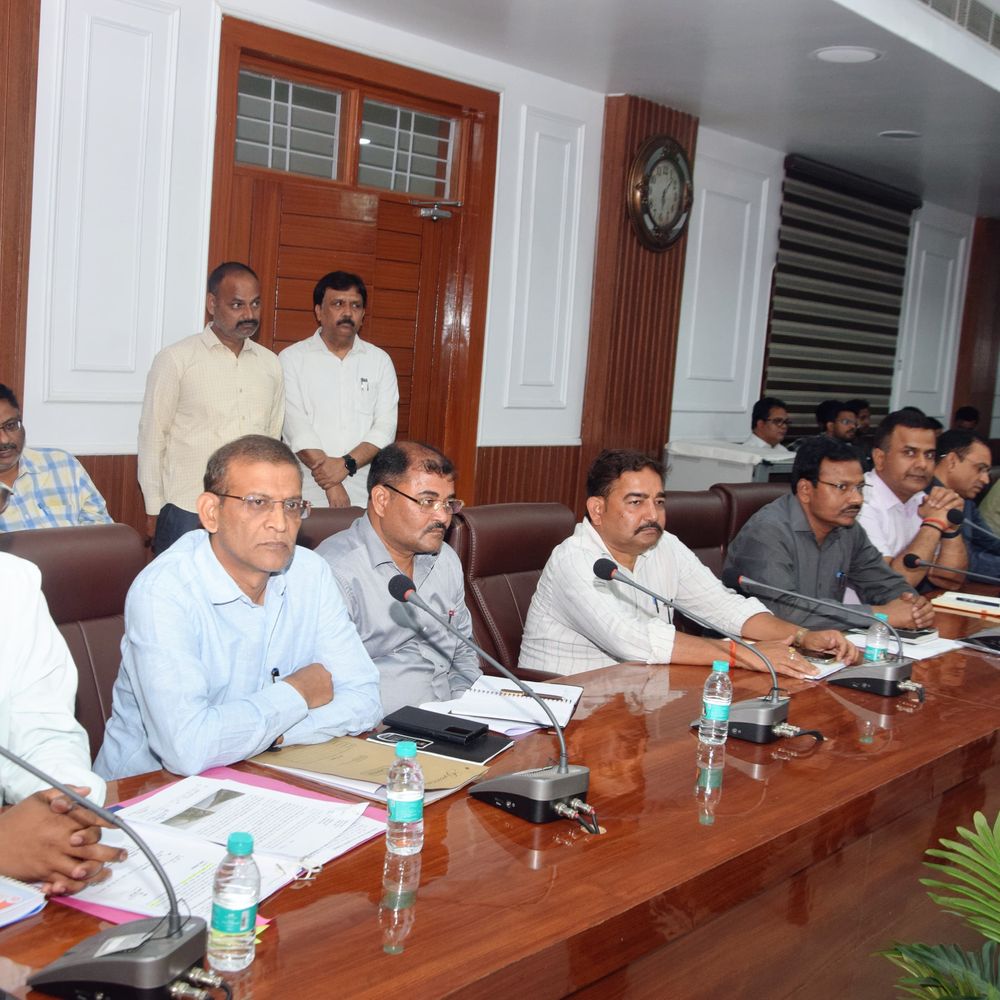 लखीमपुर-खीरी में बाढ़ से निपटने की तैयारी तेज:डीएम ने जनप्रतिनिधियों-अधिकारियों संग बनाई प्रभावी कार्ययोजना