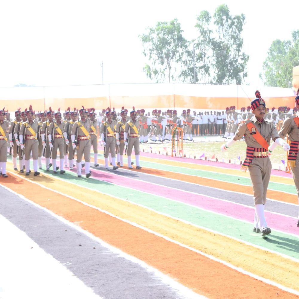 संभल में 188 रिक्रूट आरक्षियों का दीक्षांत समारोह:मुरादाबाद कमिश्नर ने ली सलामी, एसपी ने दिलाई शपथ, डीएम-एएसपी मौजूद रहें