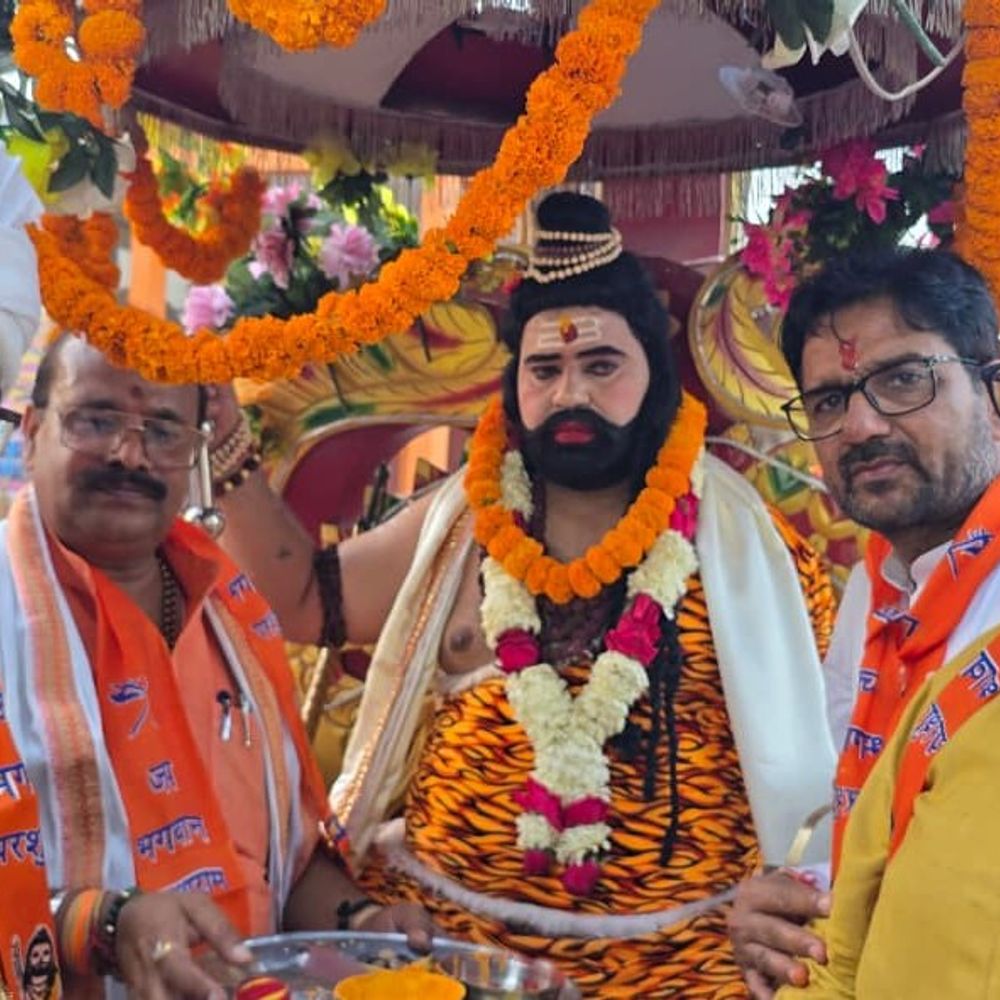 अमरोहा में निकली भगवान परशुराम शोभायात्रा:पूर्व विधायक संजय मिश्रा और राजीव तरारा रहे मौजूद