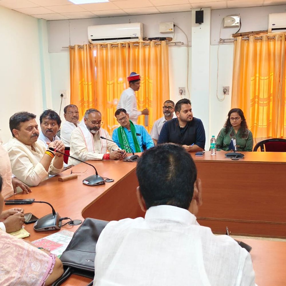 मंत्री ने पेयजल, गेहूं खरीद पर दिया जोर:सोनभद्र में जनप्रतिनिधियों और अधिकारियों के साथ बैठक में दिए निर्देश