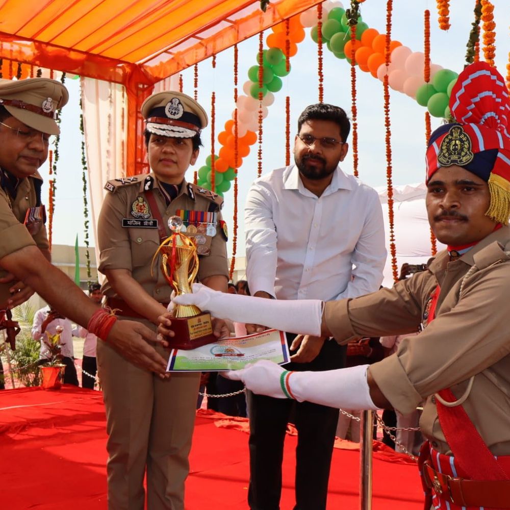 शामली में 193 रिक्रूट आरक्षियों की पासिंग आउट परेड:आईजी मंजिल सैनी ने ली सलामी, हरेन्द्र कुमार बने ओवरऑल टॉपर