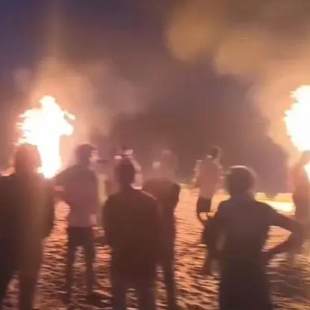 सोनभद्र में सड़क हादसे में तीन दोस्तों की मौत:ससनई घाट पर देर शाम एक साथ हुआ अंतिम संस्कार, गांव में मातम