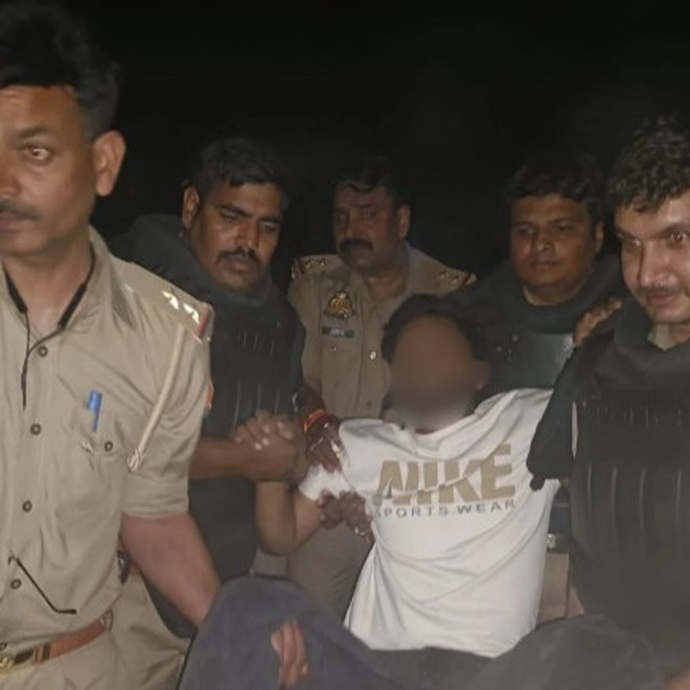 फतेहपुर में इनामी हिस्ट्रीशीटर से पुलिस मुठभेड़,पैर में लगी गोली:यूपी के अलग अलग जिलों में 24 मुकदमे दर्ज बदमाश गिरफ्तार