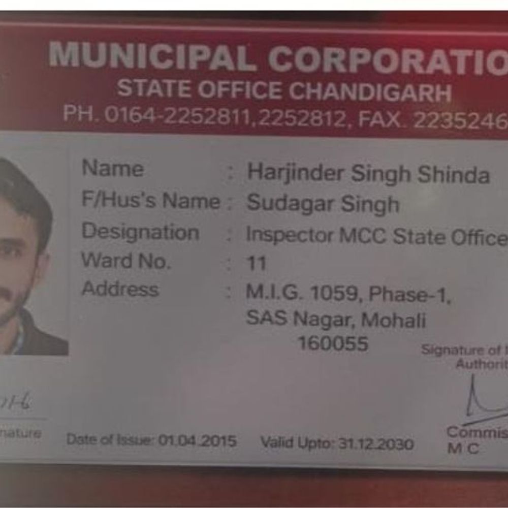 चंडीगढ़ में सरेआम घूम रहा फर्जी निगम इंस्पेक्टर:  पुलिस बोली नहीं मिल रहा, वेंडर लाइसेंस के वसूल रहा ₹5-6 हजार, कमिश्नर का SSP को फोन – Chandigarh News