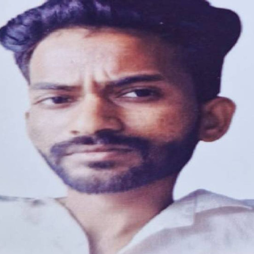 झांसी में ट्रेन से गिरकर घायल हुए युवक की मौत:1 महीने पहले स्टेशन पर पानी पीने उतरा था, चलती ट्रेन में चढ़ते समय गिर गया था