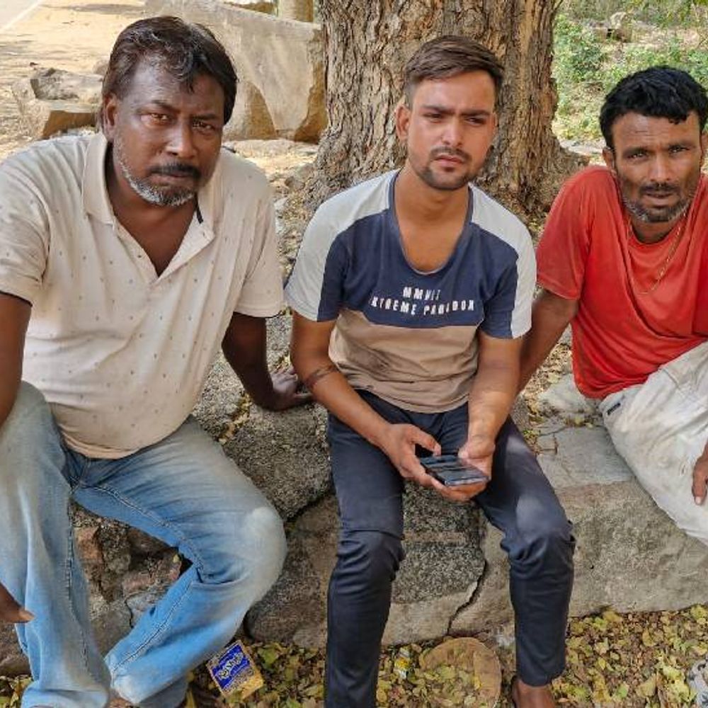 झांसी में रेलवे पटरी के किनारे युवक की लाश मिली:घर से काम पर जाने की बात कहकर निकला था, साइकिल भी गायब