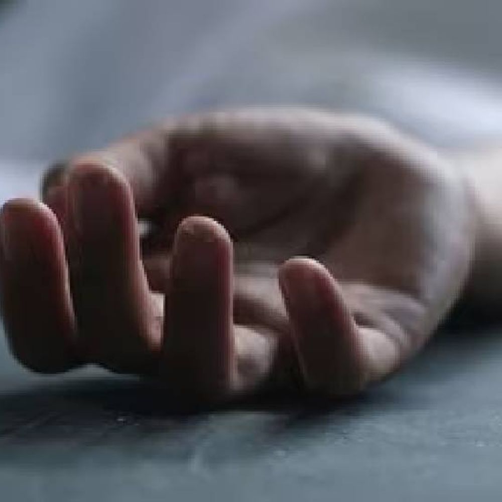 नोएडा में कंपनी निदेशक ने किया सुसाइड:22वीं मंजिल से लगाई छलांग, कई दिनों से तनाव में थे, सिर में चोट लगने से हुई मौत