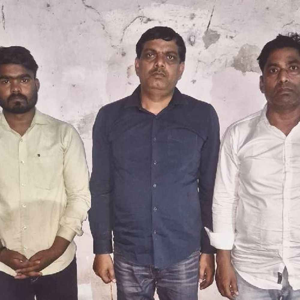 होमगार्ड भर्ती परीक्षा में सेंधमारी की कोशिश-प्रवक्ता समेत 3 अरेस्ट:AI से पेपर सॉल्व कर अनुपस्थित छात्र को पास कराने का ठेका, केमिस्ट्री के प्रवक्ता अखिलेश निकला मास्टर माइंड