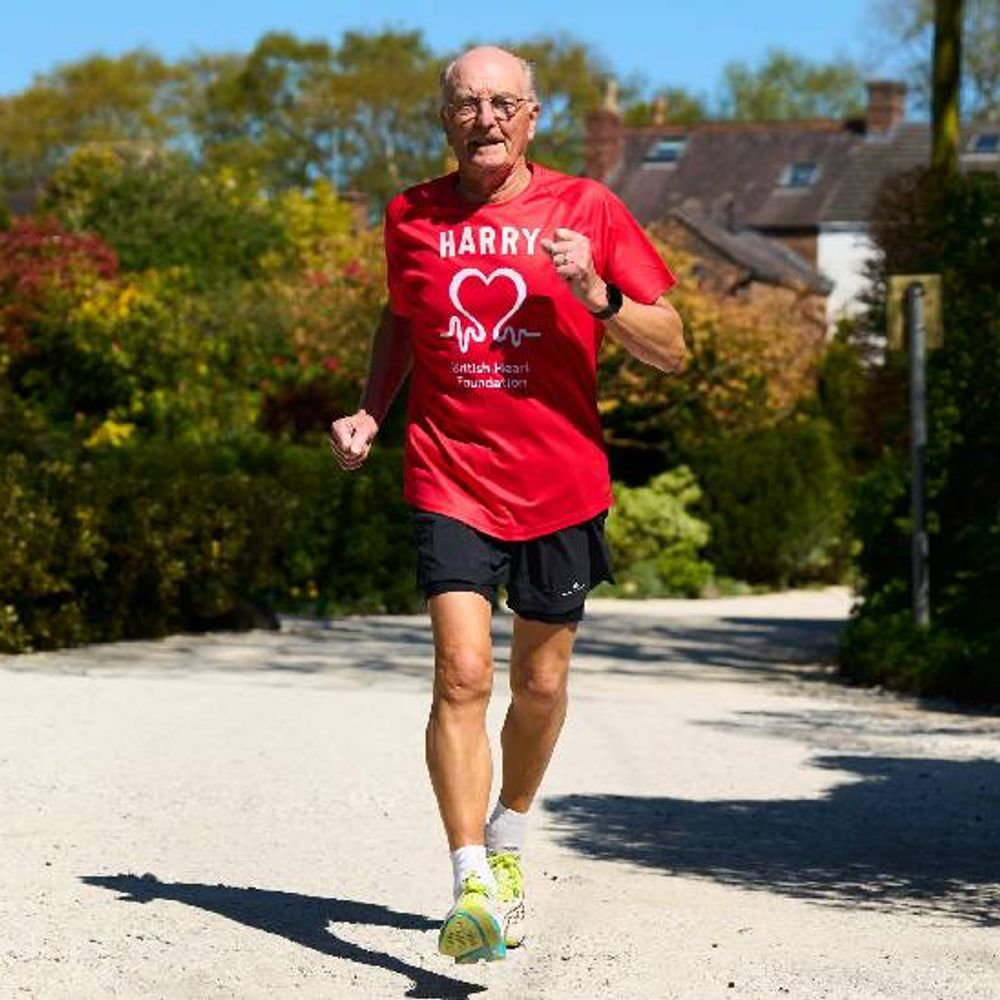 लंदन मैराथन का 46वां संस्करण आज:59 हजार धावक उतरेंगे; 88 साल के हैरी सबसे बुजुर्ग रनर, 57 की उम्र में शुरू किया था दौड़ना