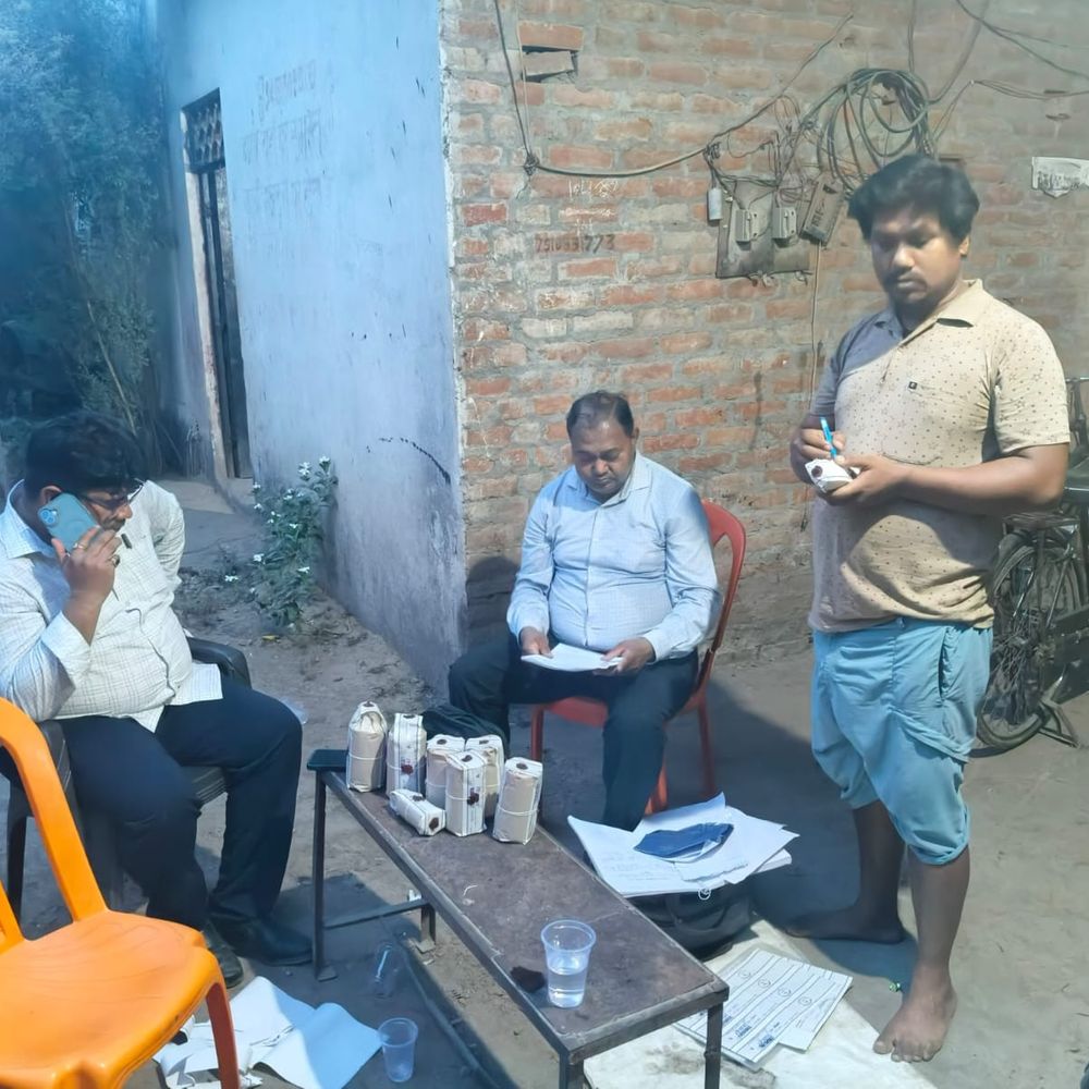 गंदगी में बनते मिले मोमोज व चटनी:खाद्य विभाग की टीम ने की कार्रवाई, 20 लीटर चटनी व 20 किलो मोमो नष्ट