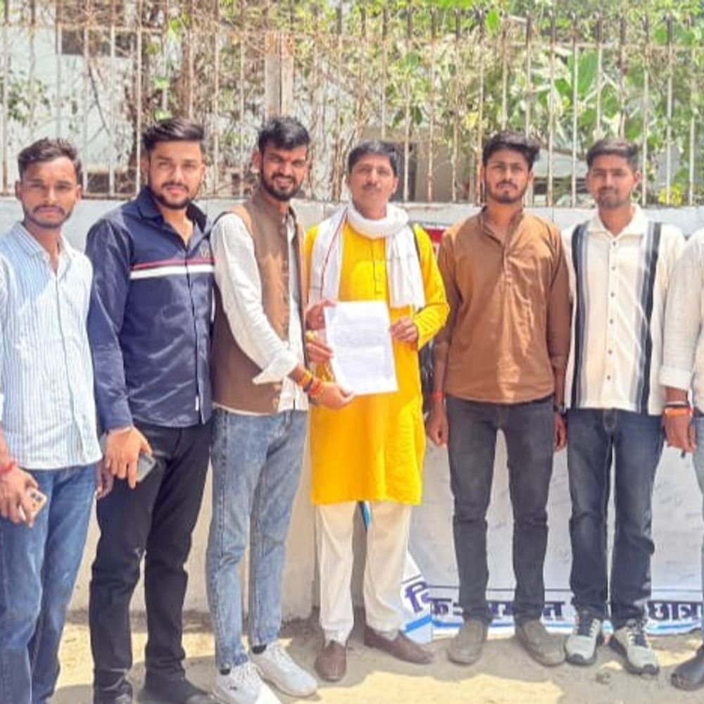 अवध विश्वविद्यालय में माइनस मार्किंग सेमेस्टर प्रणाली वापस:छात्रों ने पत्र लिखकर और मिठाई बाटकर कुलपति के प्रति आभार जताया