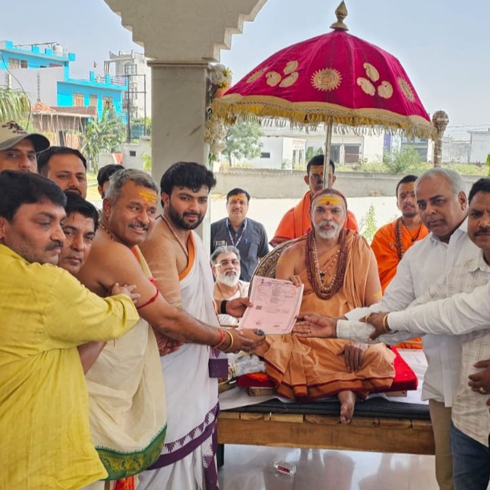 अविमुक्तेश्वरानंद ने किया योगीश्वर महादेव का अभिषेक:योगीपुरम स्थित योगीश्वर महादेव मंदिर में मनाया पाटोत्सव