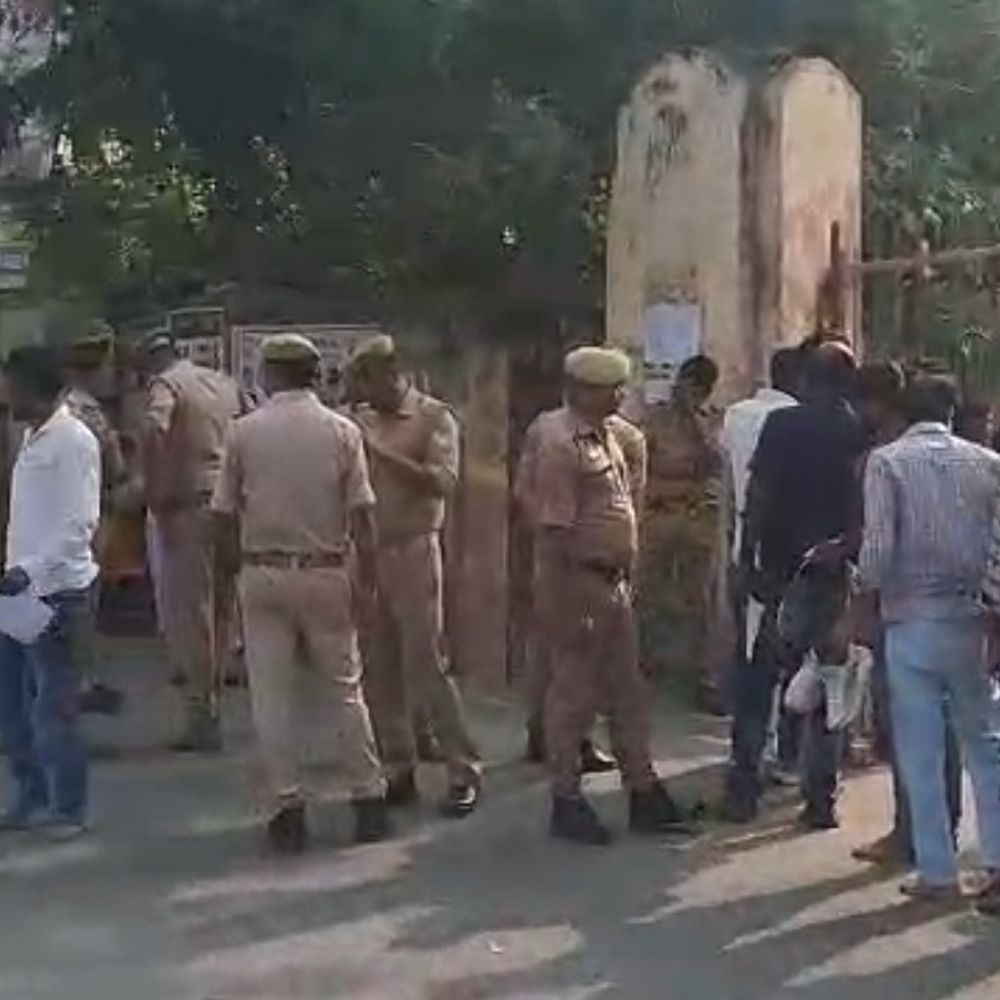 देवरिया में होमगार्ड भर्ती परीक्षा का तीसरा:जूते तक उतरवाकर हुई जांच, बायोमेट्रिक और आई स्कैनिंग से हुई एंट्री