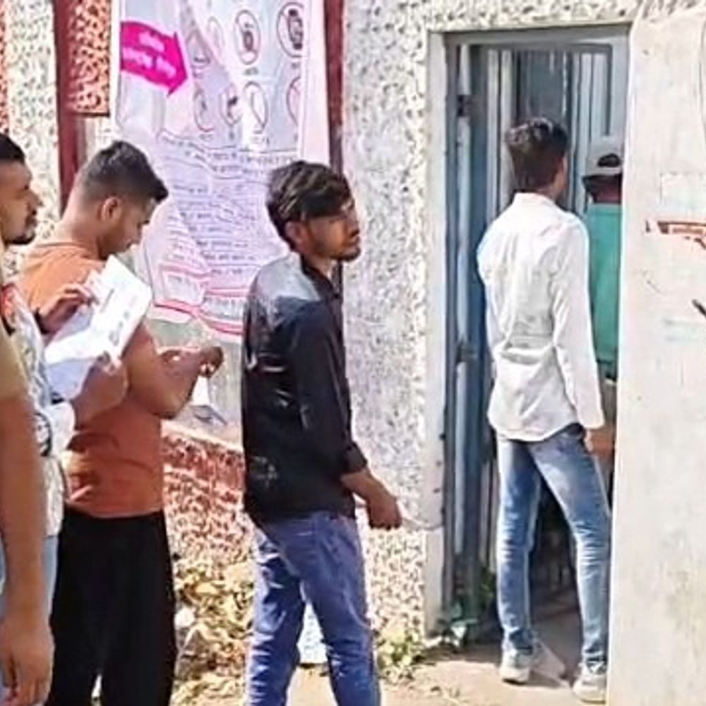 होमगार्ड भर्ती परीक्षा 19 केंद्रों पर जारी:फर्रुखाबाद में CCTV निगरानी में परीक्षा, तीसरे दिन पहुंचे पोस्ट ग्रेजुएट अभ्यर्थी