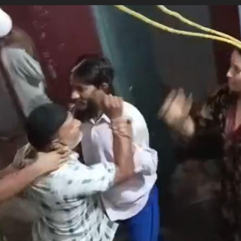 जालौन में घर में घुसकर महिला को पीटा:दबंगों ने की बेरहमी से मारपीट, वीडियो आया सामने