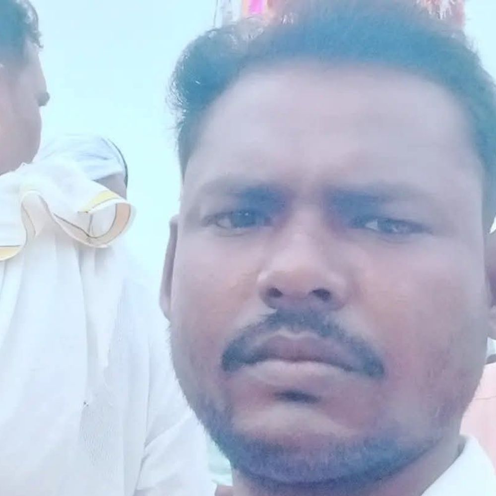 पिकअप की टक्कर से बाइक सवार चाचा-भतीजे की मौत:धनघटा में अस्पताल में तोड़ा दम, एक ही बाइक पर सवार दोनों