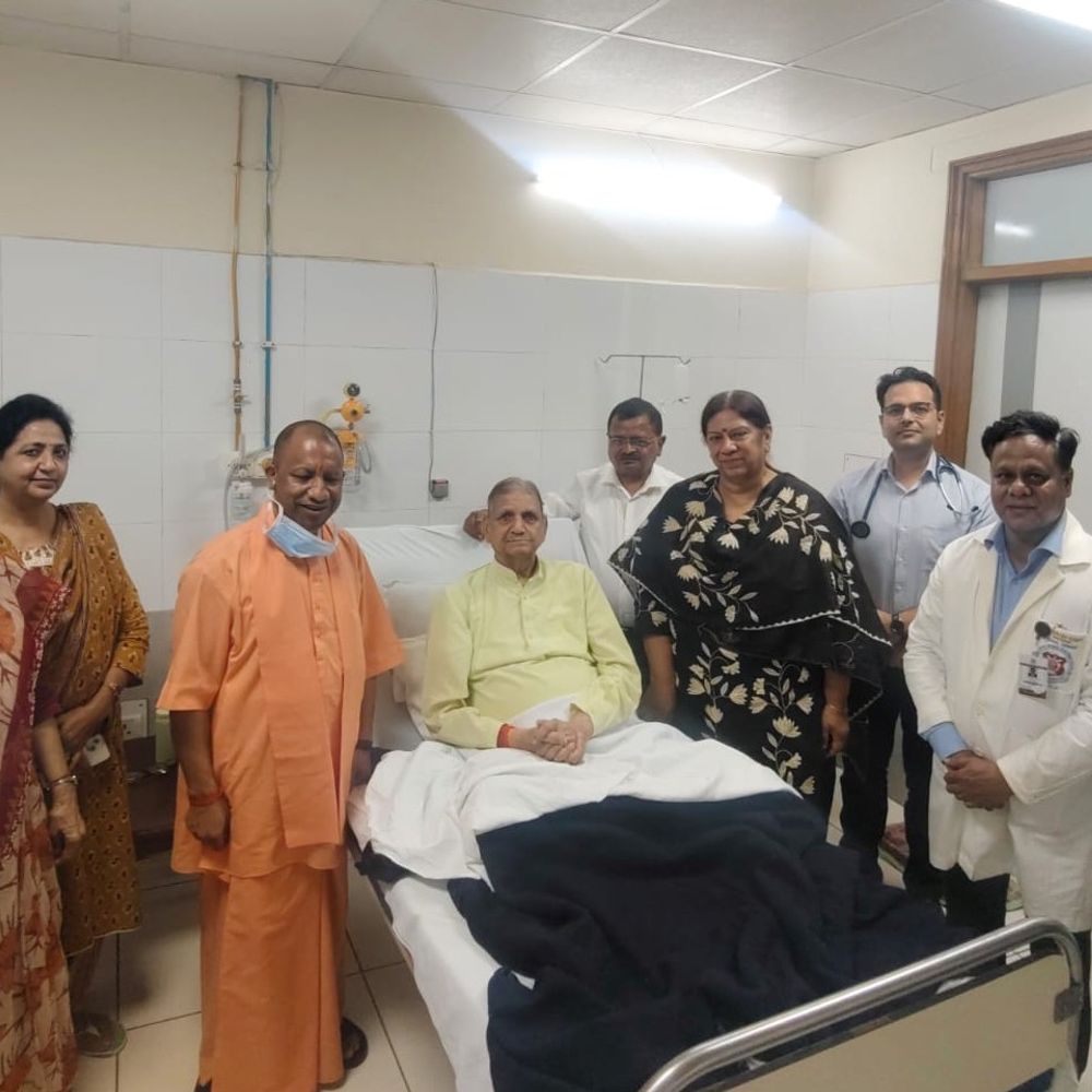 सीएम योगी अचानक पहुंचे KGMU:पूर्व मंत्री नरेंद्र सिंह गौर की सेहत का लिया जायजा, चार दिन से चल रहा इलाज