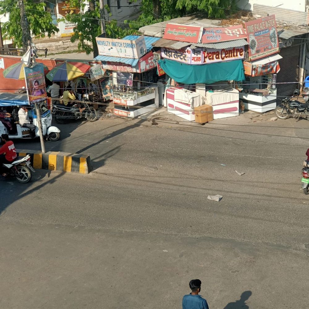 तपती धूप से बरेली की सड़कों पर पसरा सन्नाटा:दोपहर में सड़कें सूनी, आसमान से बरस रही आग ने थामी शहर की रफ्तार, पारा 41 डिग्री पार