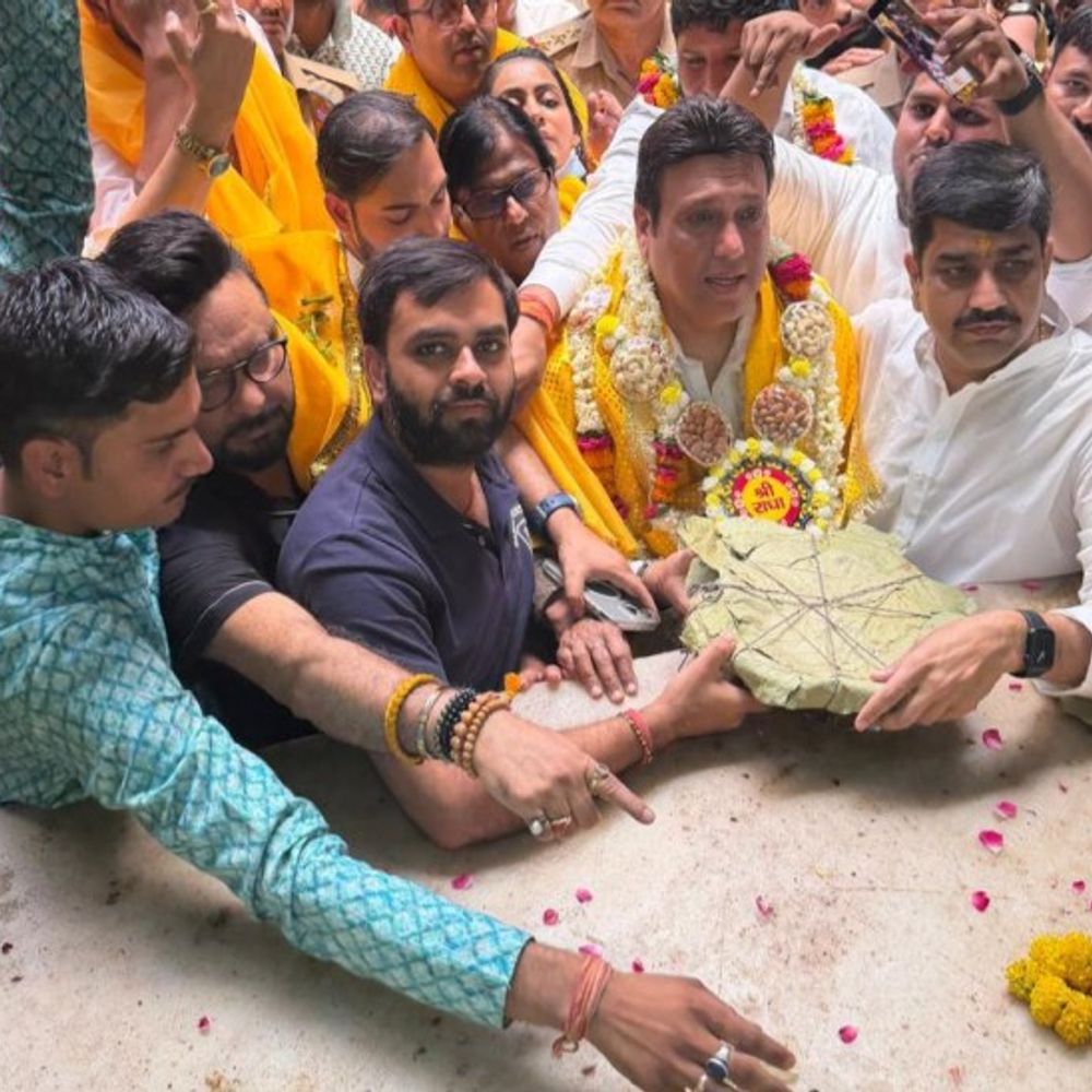 मथुरा में संत प्रेमानंद महाराज से मिले एक्टर गोविंदा:एकांतिक मुलाकात की, बांके बिहारी के दर्शन किए; बोले- मन को शांति मिली