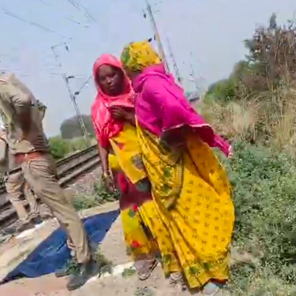 कौशांबी में रेलवे ट्रैक किनारे मिला युवक का शव:सिर-हाथों पर चोट के निशान, हत्या की आशंका, शिनाख्त नहीं