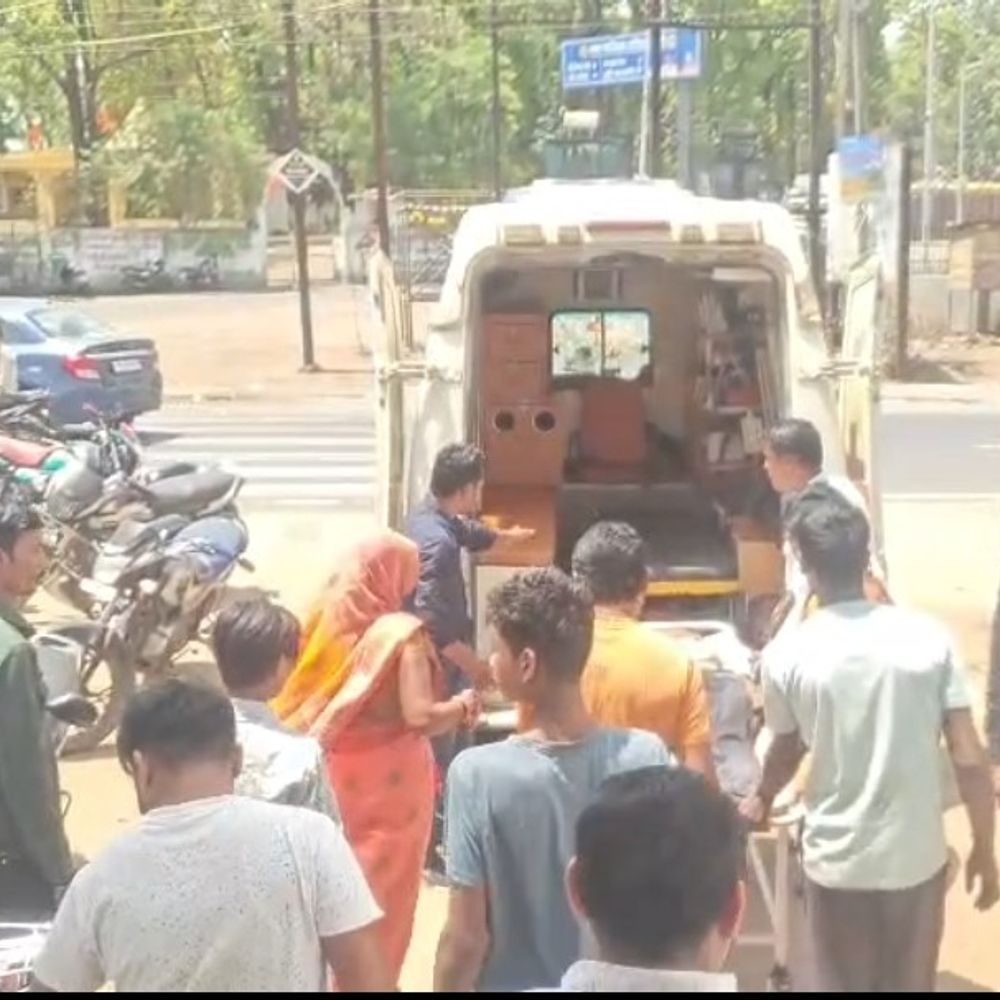 वाहन ने बाइक को मारी टक्कर, किशोर की मौत:उमरिया में दो घायल, काम निपटाकर तीनों वापस पाली लौट रहे थे