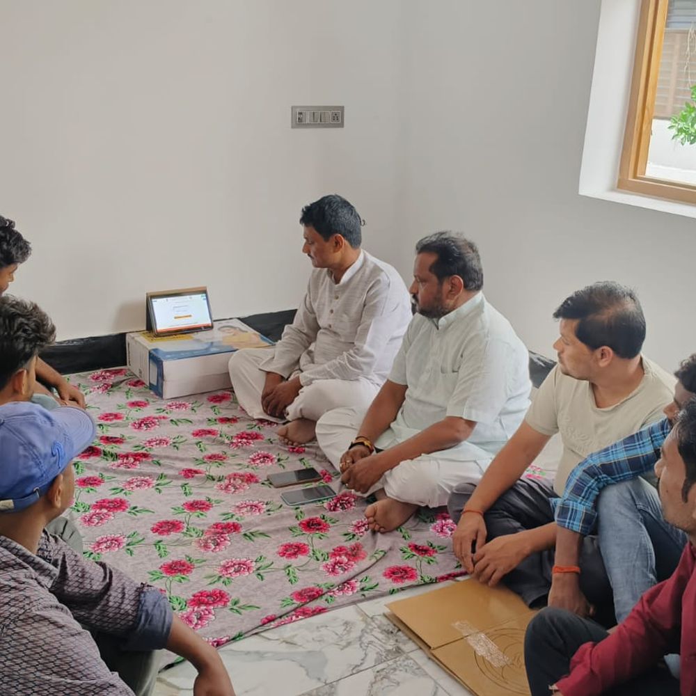 भाजपा नेताओं ने सुने पीएम के विचार