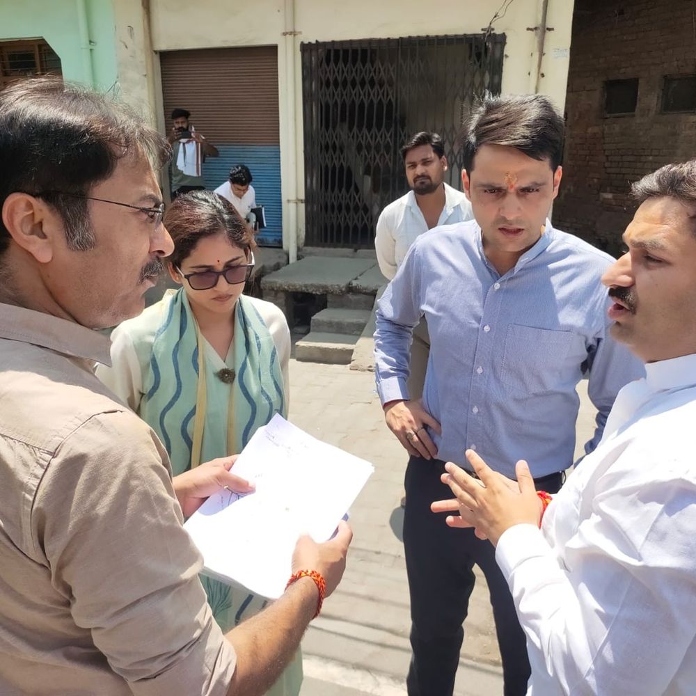 गोला में जाम से राहत का रोडमैप तैयार:सीडीओ ने कॉरिडोर और सड़कों के चौड़ीकरण का ब्लूप्रिंट बनाया