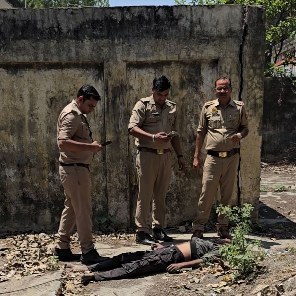 बिजली दफ्तर के पास मिला युवक का शव:बिजनौर पुलिस ने शव को पोस्टमार्टम के लिए भेजा, जांच शुरू