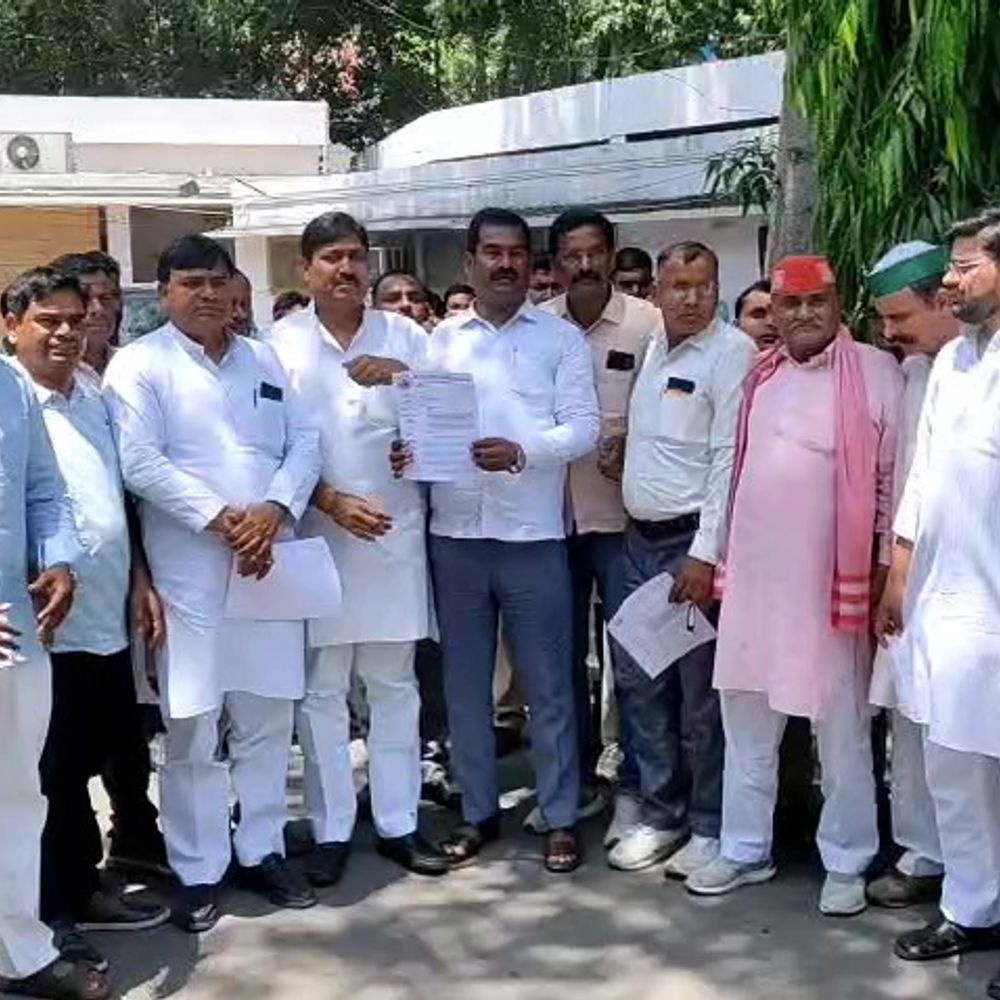 सांसद नरेश उत्तम पटेल के आवास पर हमला:बरेली में समर्थकों ने विरोध में राष्ट्रपति को संबोधित ज्ञापन सौंपा