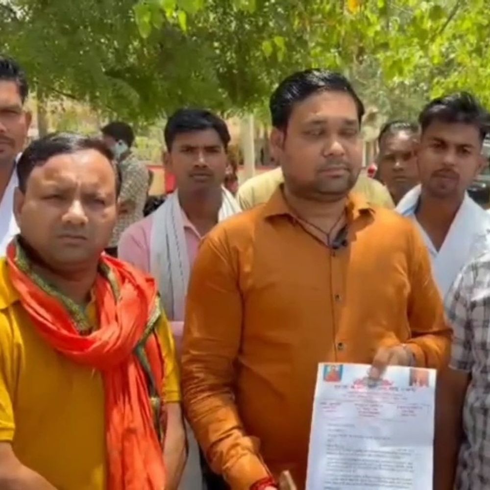 महोबा में बीजेपी जिलाध्यक्ष पर लगे आरोपों ने पकड़ा तूल:कुशवाहा महासभा, योगी ब्रिगेड समर्थन में उतरे; डीएम-एसपी को सौंपा ज्ञापन