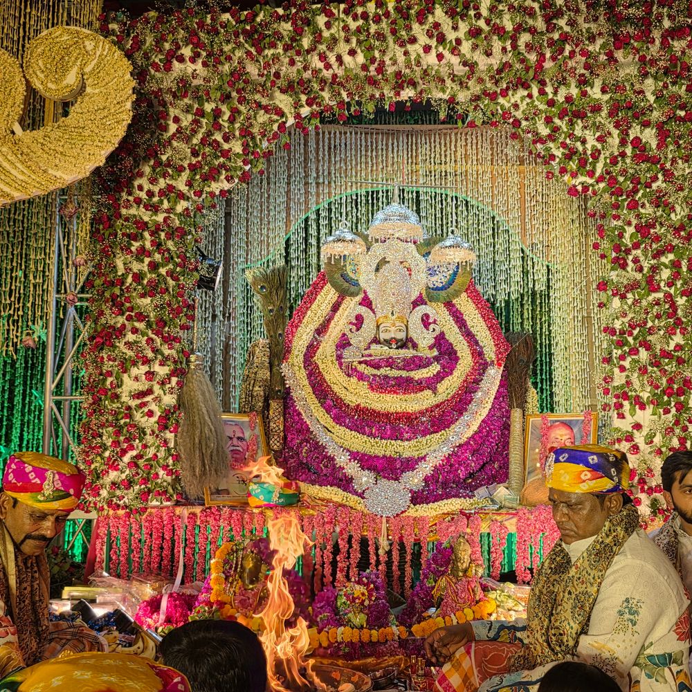 संभल में बाबा श्याम खाटू नरेश का 22वां वार्षिक संकीर्तन:70 किलो फूलों से श्रृंगार, 5,000 श्रद्धालुओं ने दर्शन किए, भजनों की हुई अमृतवर्षा