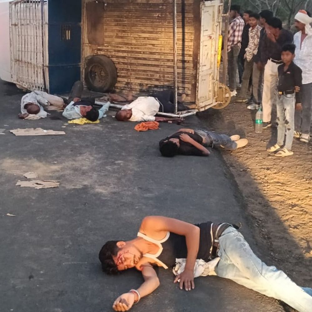 शहडोल में बरातियों से भरी पिकअप पलटी:  एक की मौत, 3 गंभीर घायल; ग्रामीणों ने घायलों को अस्पताल पहुंचाया – Shahdol News