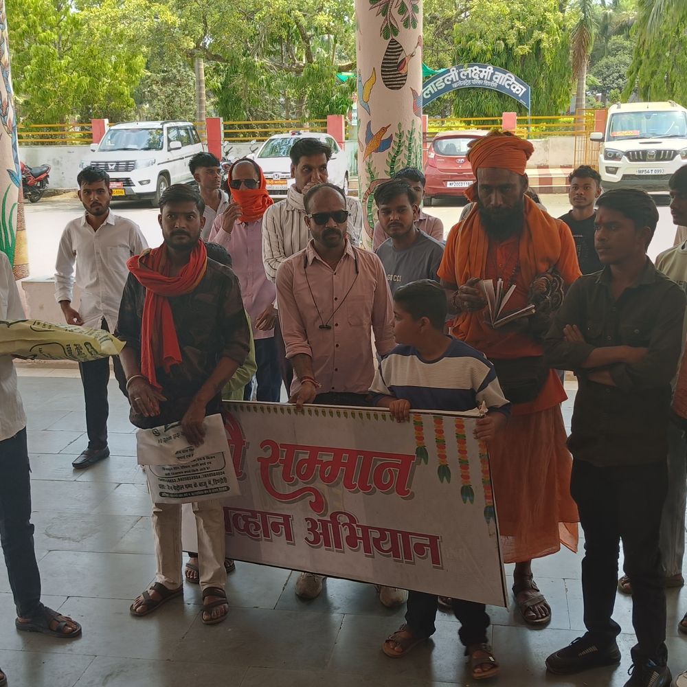 गौमाता को राष्ट्र माता दिलाने की देशव्यापी मांग:गौसेवकों ने राज्यपाल के नाम दिया ज्ञापन; गौ हत्या पर पूर्ण प्रतिबंध की भी मांग