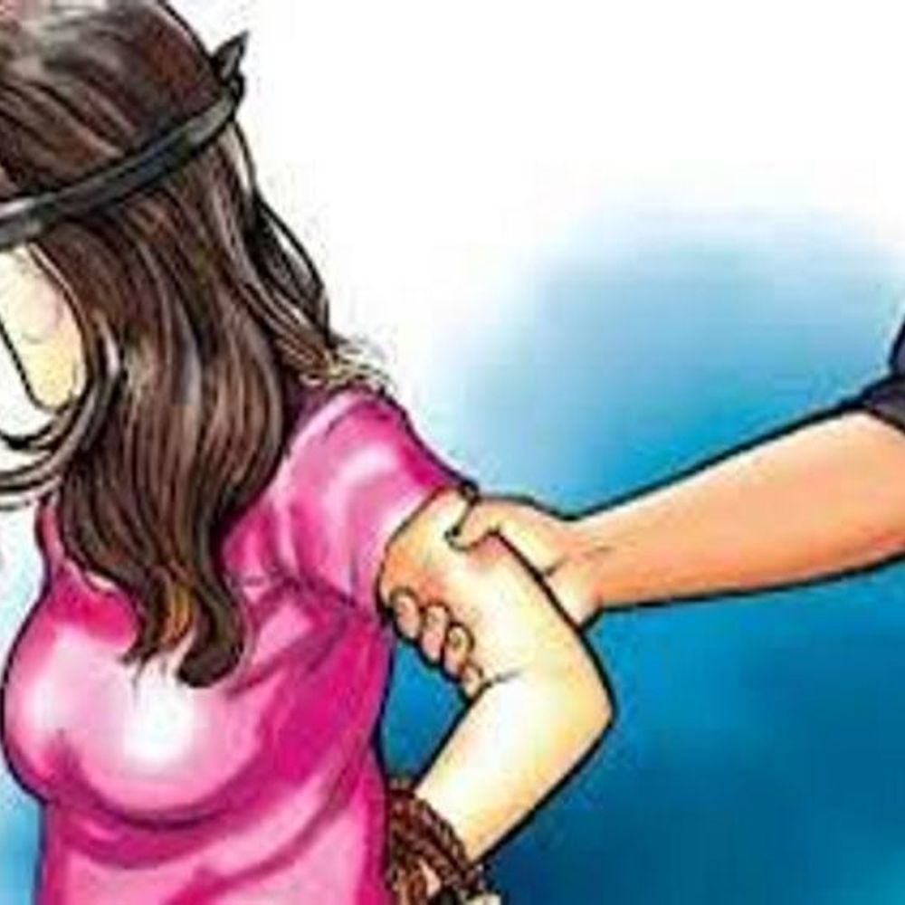 इंदौर में दबंगई: महिला और छात्राओं से छेड़छाड़:बाणगंगा में बच्चों के सामने वारदात, विरोध पर पिस्टल तानी; कॉलेज छात्रा थाने पहुंची