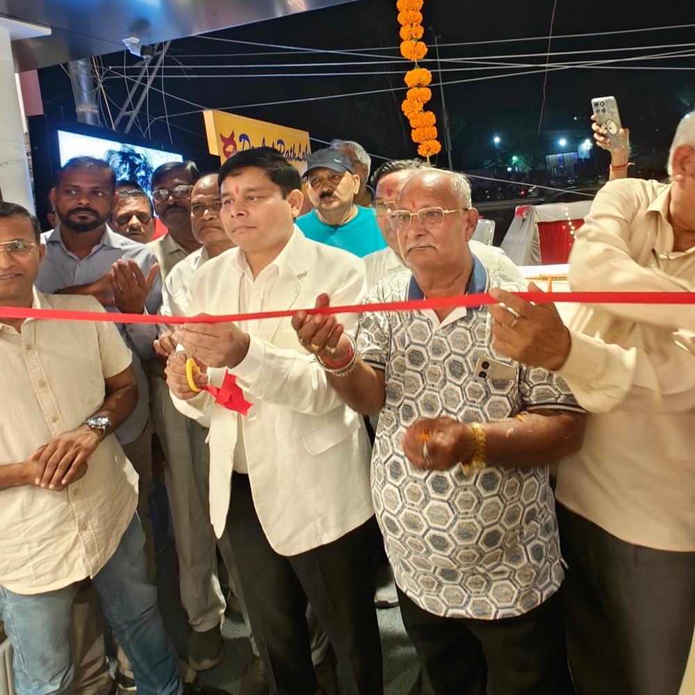 लखनऊ में नेत्रम आई केयर सेंटर का उद्घाटन:फोरोप्टर मशीन के जरिए आंखों की जांच होगी, हर बजट में मिलेगा चश्मा