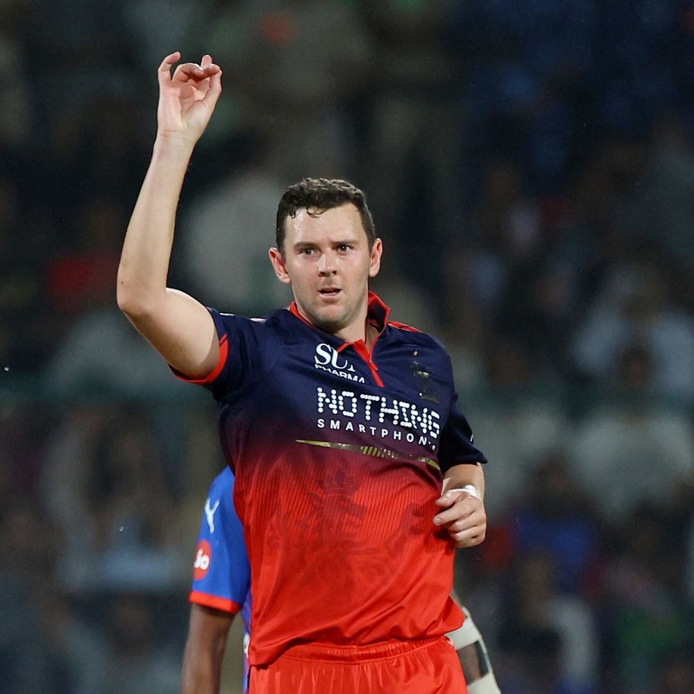 IPL- दिल्ली को 75 रन पर ऑलआउट:हेजलवुड को 4, भुवनेश्वर को 3 विकेट; जवाब में बेंगलुरु का स्कोर 6/0