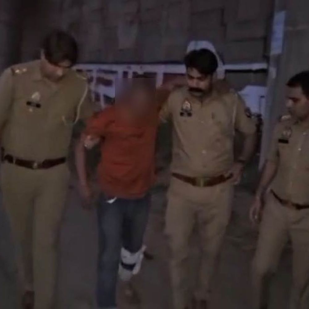बुलंदशहर में ट्रिपल मर्डर आरोपी से पुलिस की मुठभेड़:मयंक सैनी के पैर में पुलिस ने मारी गोली, आलाकत्ल बरामद कराने गई थी पुलिस
