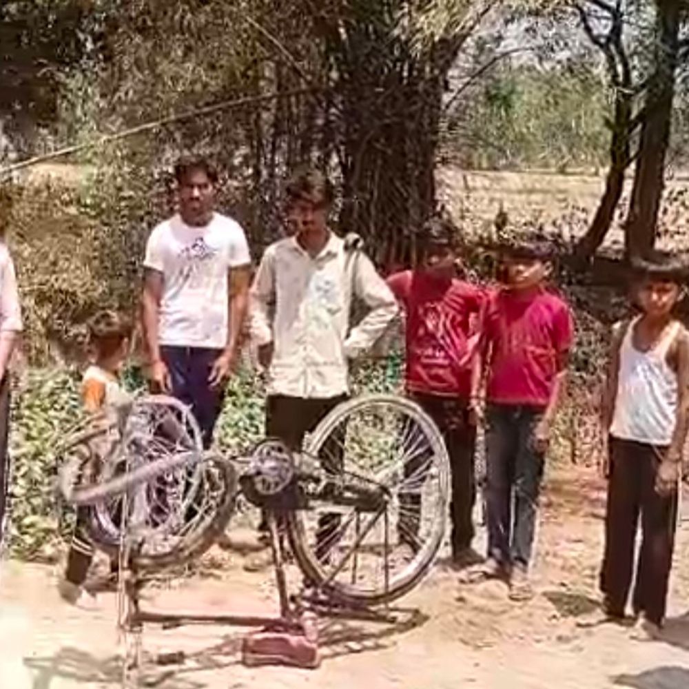 हरदोई में सड़क हादसे में मृत किशोर की पहचान:पिकअप ने साइकिल सवार को मारी थी टक्कर, बाग से आम लेने गया था