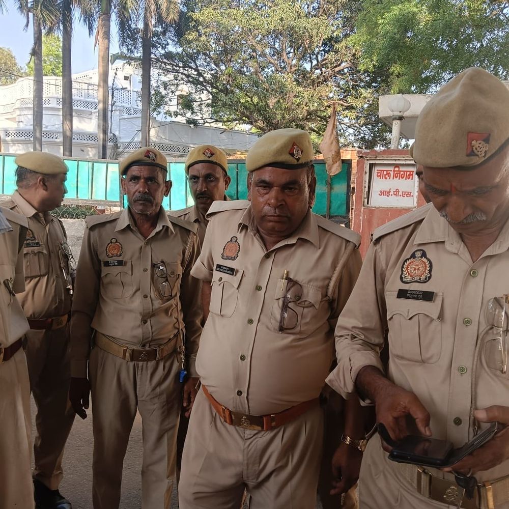 सुलतानपुर में ट्रैफिक इंस्पेक्टर पर अभद्रता का आरोप:PRD जवानों ने CO सिटी से की शिकायत, ड्यूटी से हटाने और गाली-गलौज का आरोप